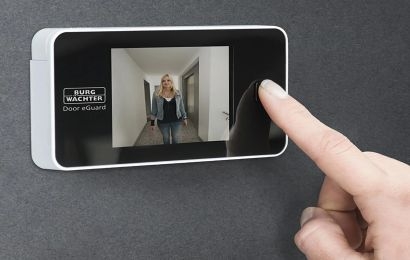 Instala una mirilla digital en la puerta de entrada